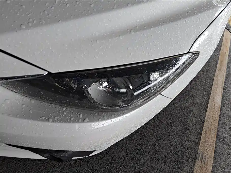 Mazda 3 Axela Sedan 1.5 L Auto Luxury