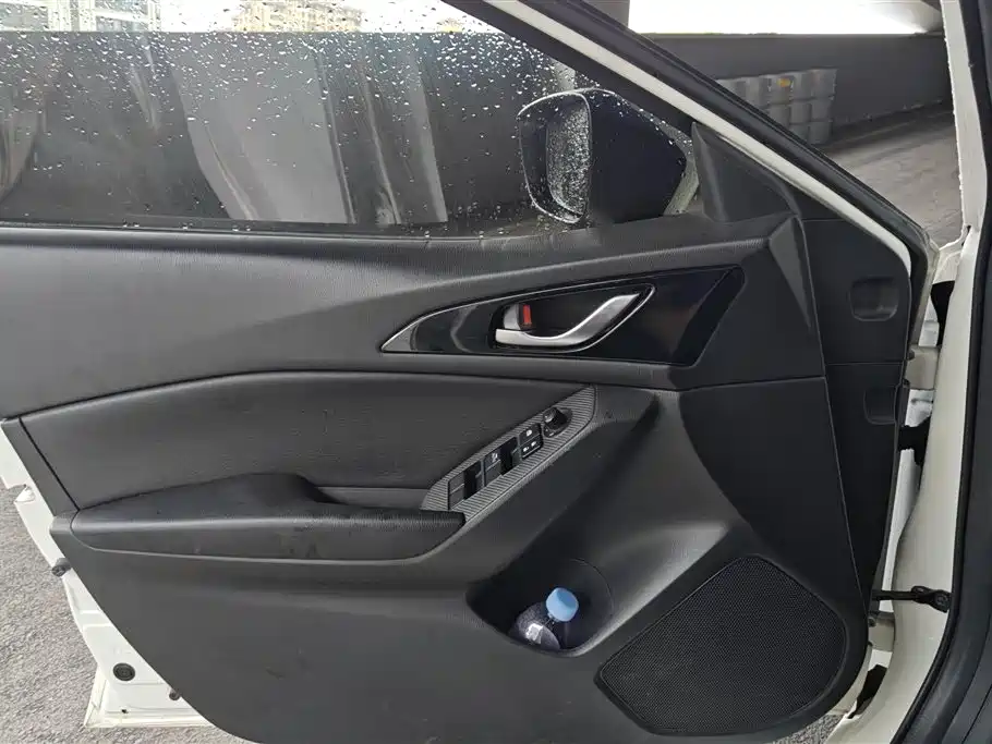 Mazda 3 Axela Sedan 1.5 L Auto Luxury
