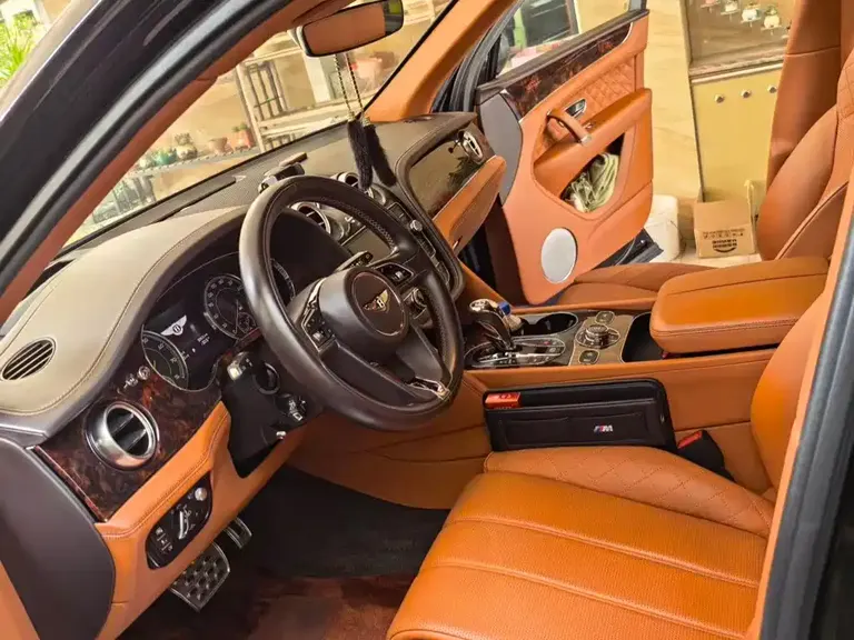 Bentley Bentayga 6.0 T Standard