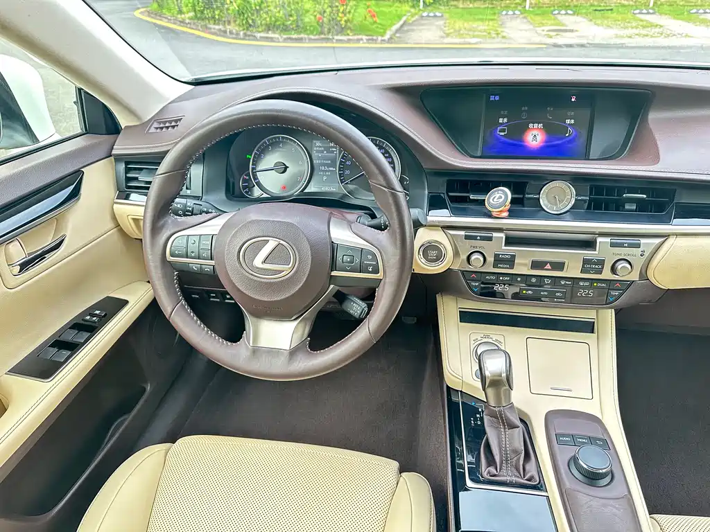 Lexus ES 200 Comfort