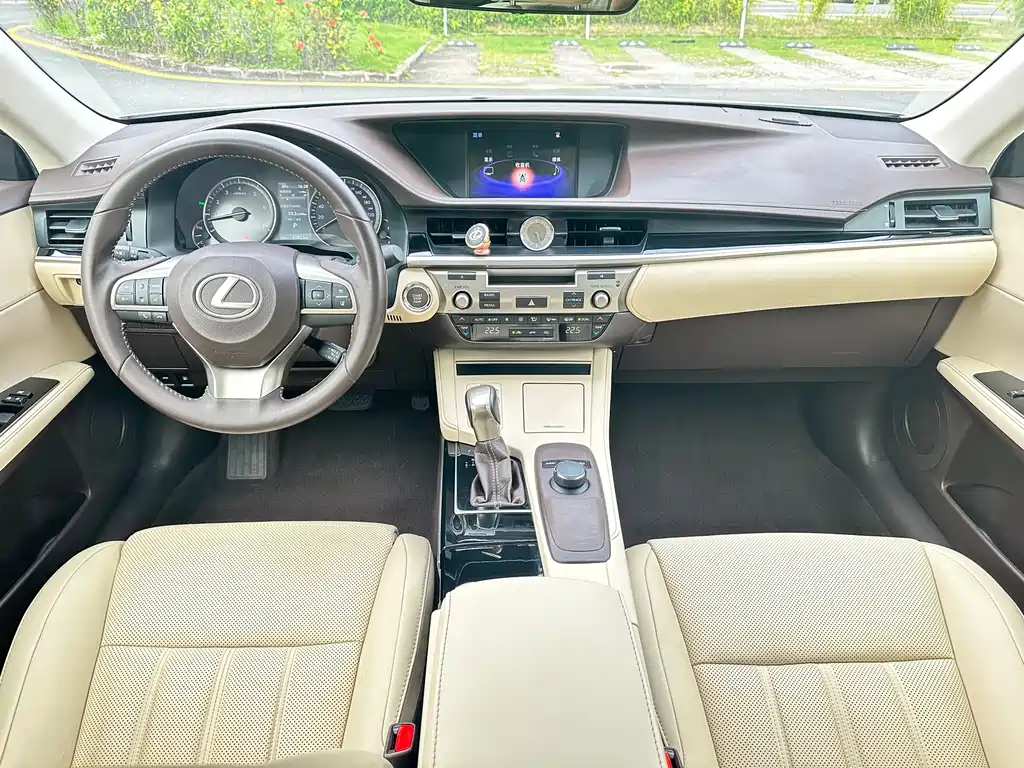 Lexus ES 200 Comfort