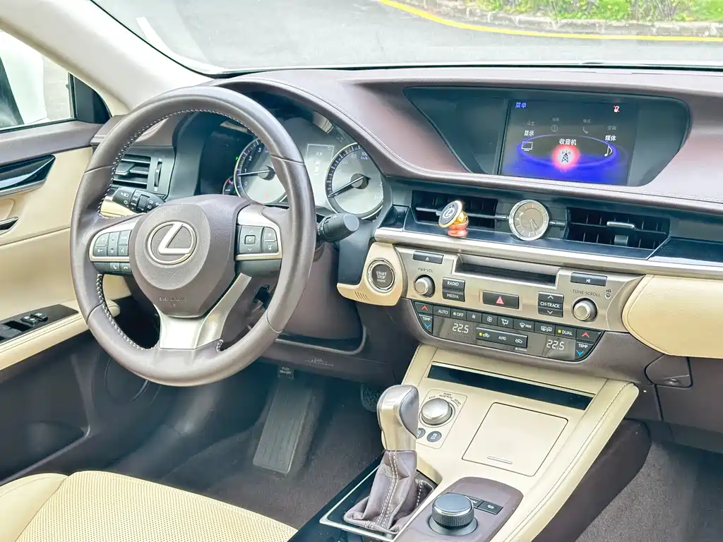 Lexus ES 200 Comfort