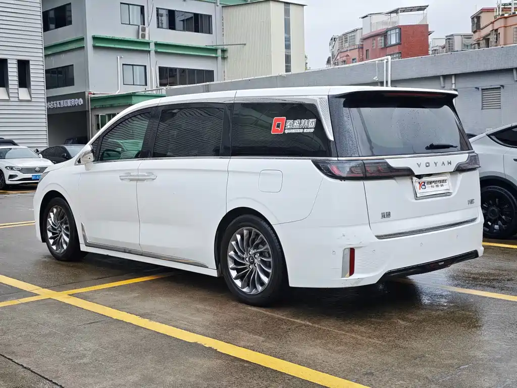 Voyah Dreamer Low Carbon Dream + Smart Enjoyment Package