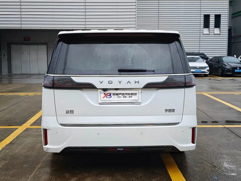 Voyah Dreamer Low Carbon Dream + Smart Enjoyment Package
