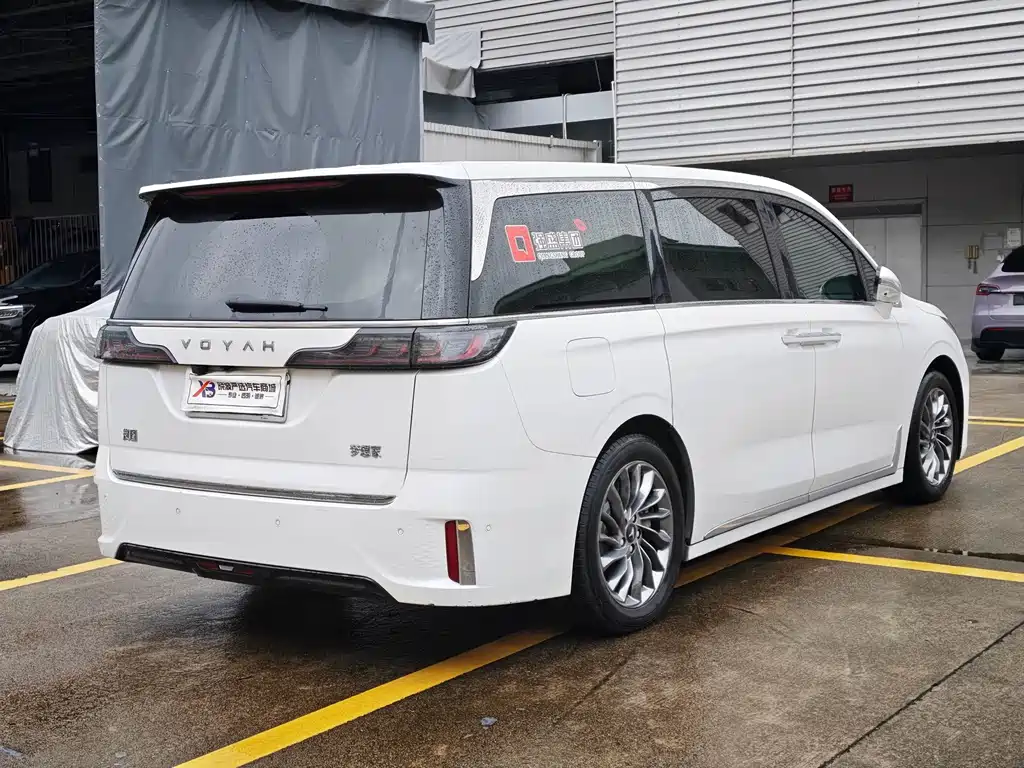Voyah Dreamer Low Carbon Dream + Smart Enjoyment Package