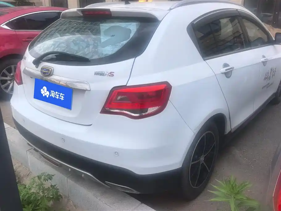 Emgrand Hatchback RS 1.5 L CVT Upward