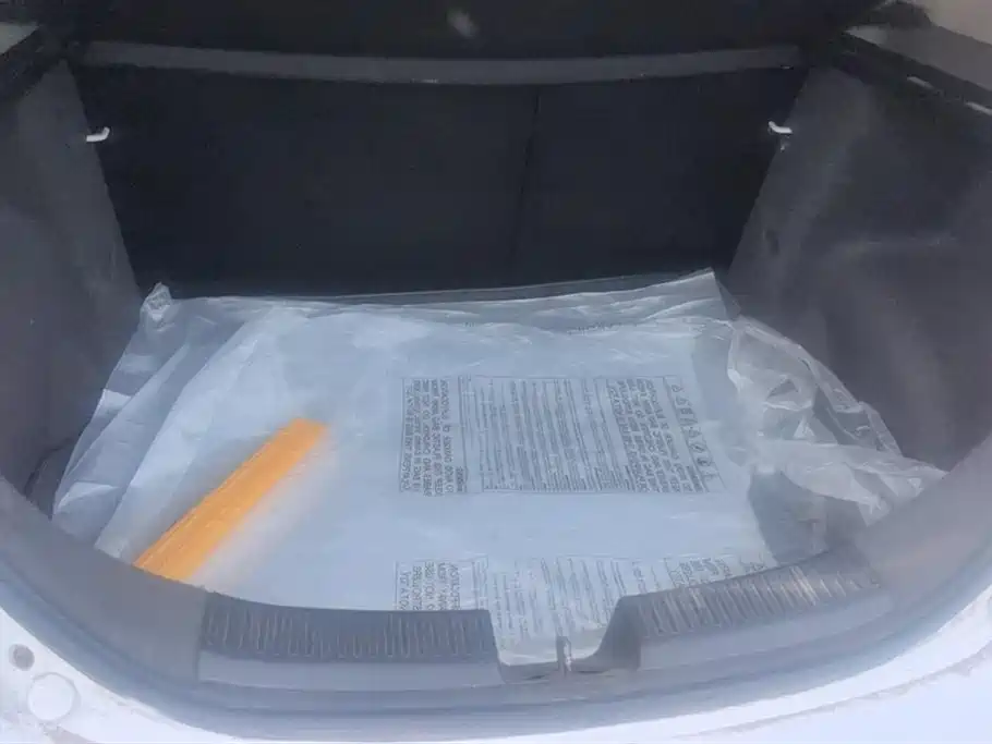 Emgrand Hatchback RS 1.5 L CVT Upward