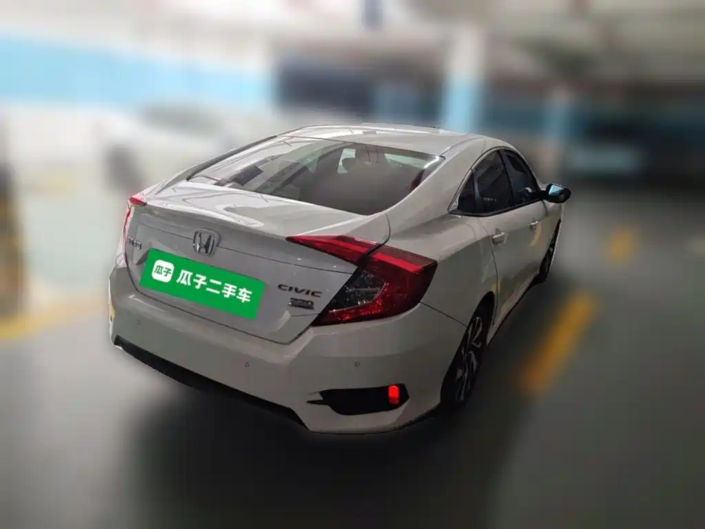 Civic 220 TURBO CVT Luxury