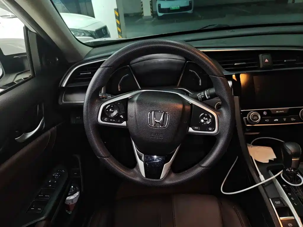 Civic 220 TURBO CVT Luxury
