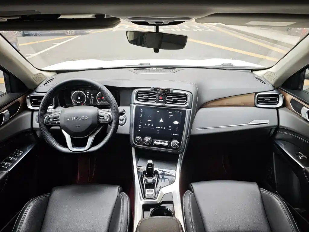 Lynk & Co 01 2.0 T 2 WD CN-VI