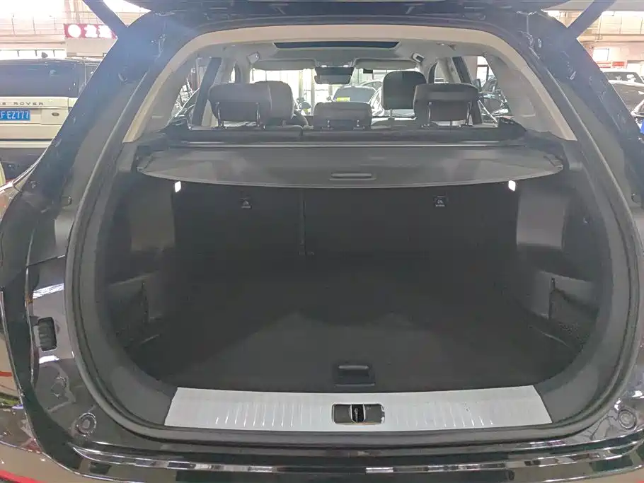 Hongqi HS5 2.0 T 2 WD Flagship Enjoyment Pro