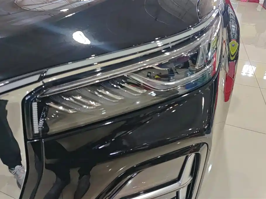 Hongqi HS5 2.0 T 2 WD Flagship Enjoyment Pro
