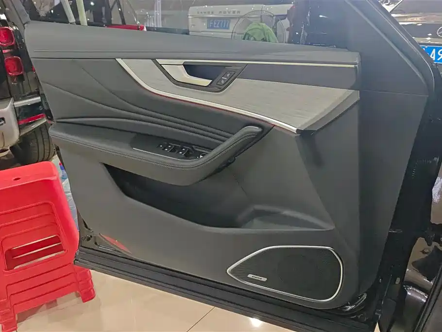Hongqi HS5 2.0 T 2 WD Flagship Enjoyment Pro