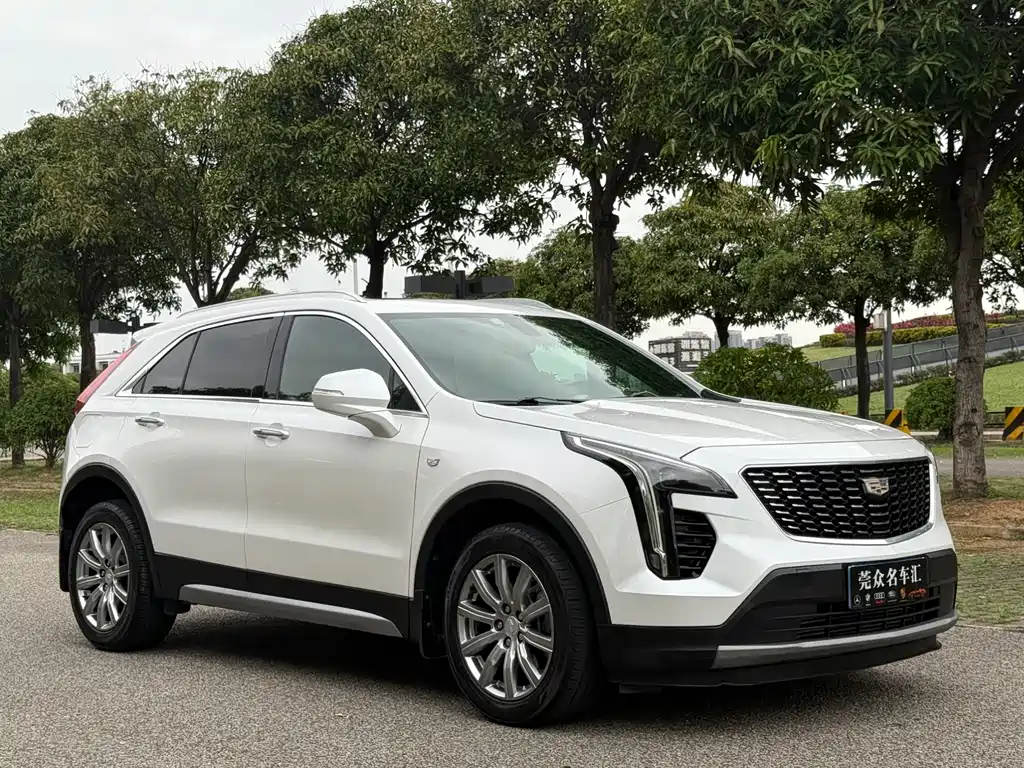Cadillac XT4 28 T 2 WD Leading