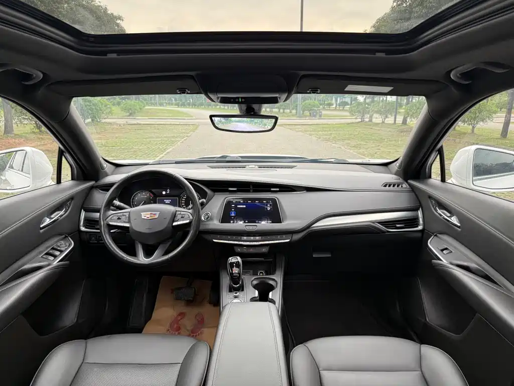 Cadillac XT4 28 T 2 WD Leading