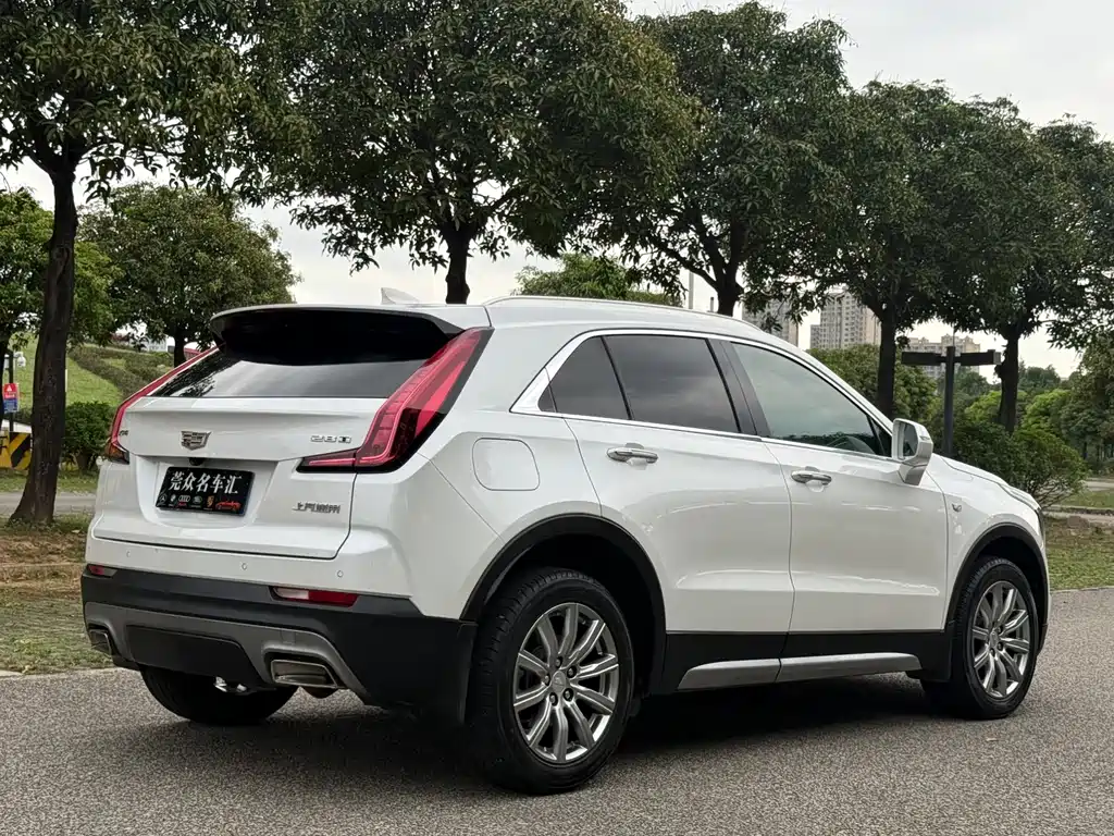 Cadillac XT4 28 T 2 WD Leading
