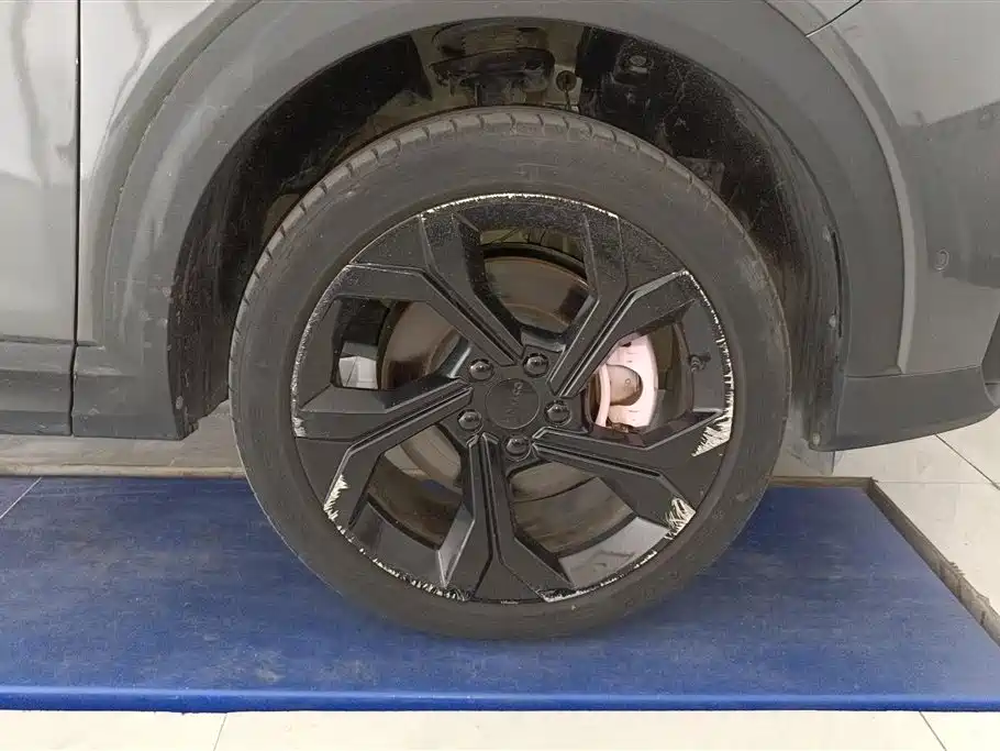 Lynk & Co 06 Remix 1.5 T Power Halo