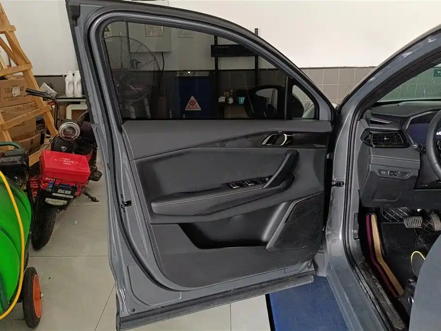 Lynk & Co 06 Remix 1.5 T Power Halo