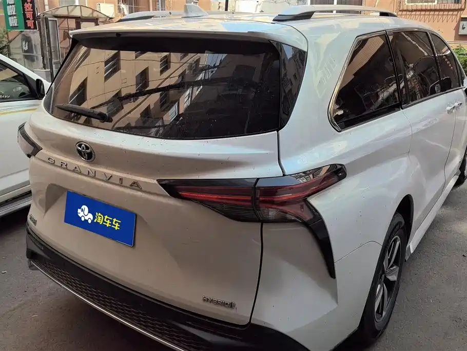 Granvia 2.5 L Hybrid Comfort