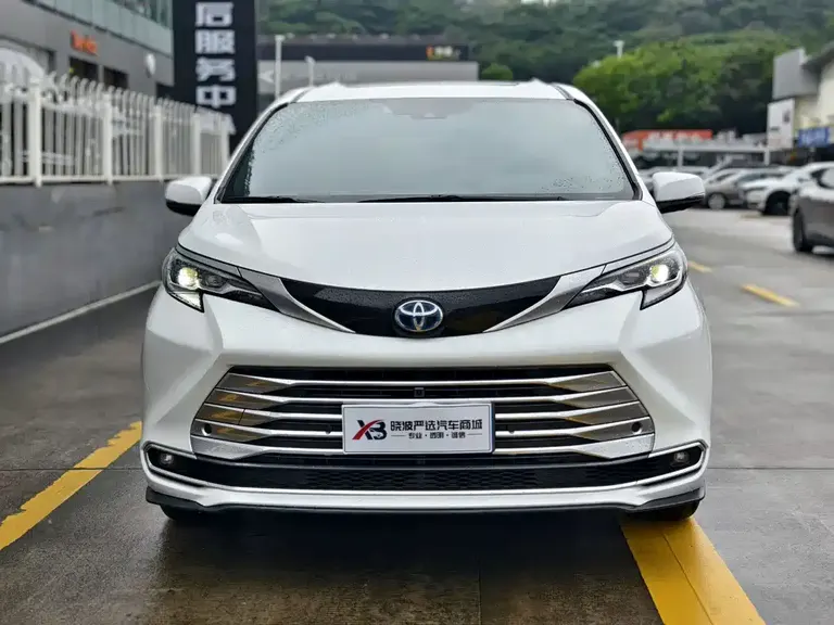 Toyota Sienna 2.5 L Hybrid Platinum