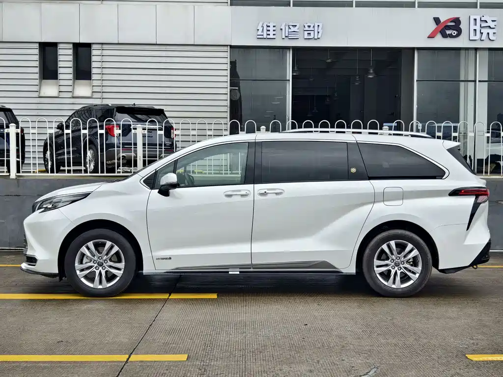 Sienna 2.5 L Hybrid Platinum