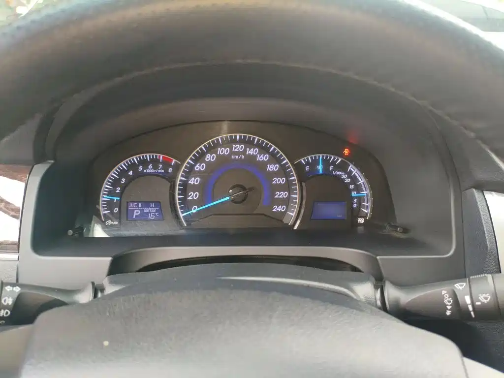 Camry 2.0 G 10 th Anniversary Commemorative Leading