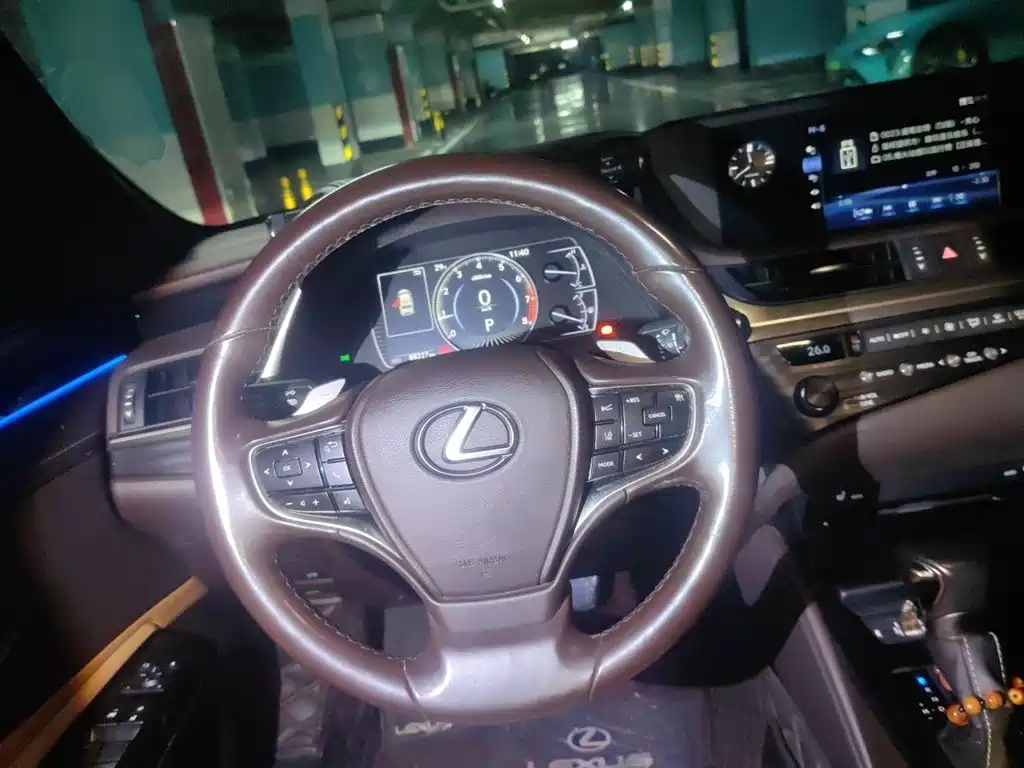 Lexus ES 200 Outstanding