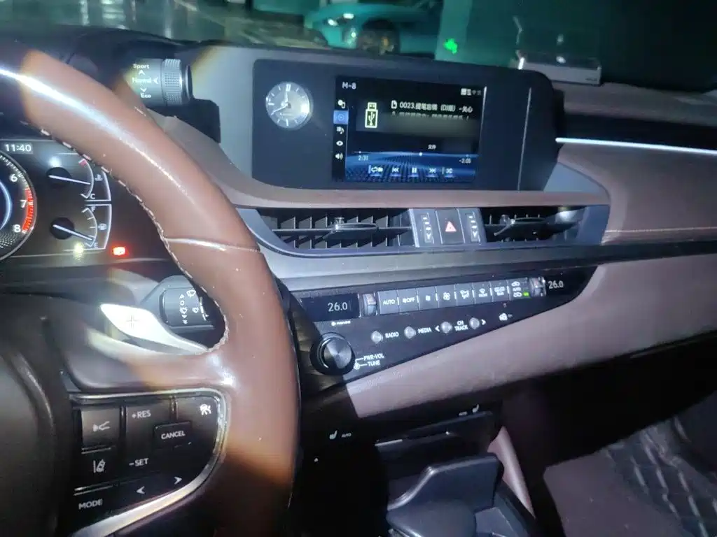 Lexus ES 200 Outstanding