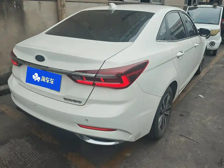 Escort 1.5 L Auto Diamond