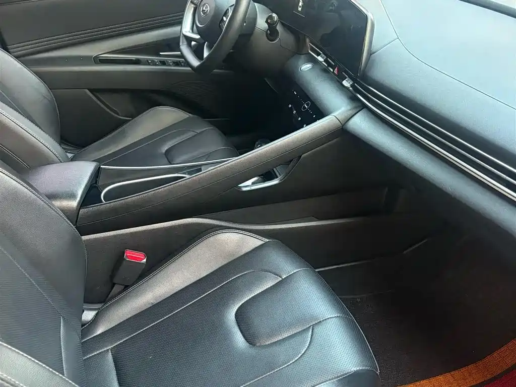 Elantra 1.5 L CVT LUX Distinguished