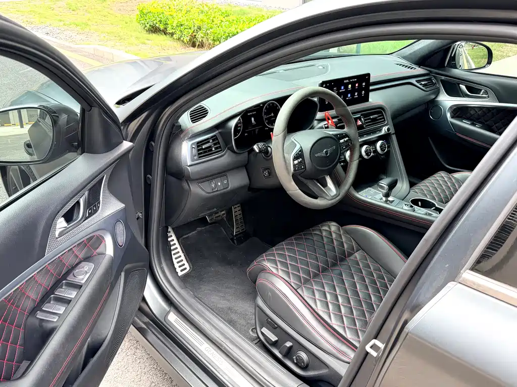 Genesis G70 2.0 T 4 WD Edition 1 Limited