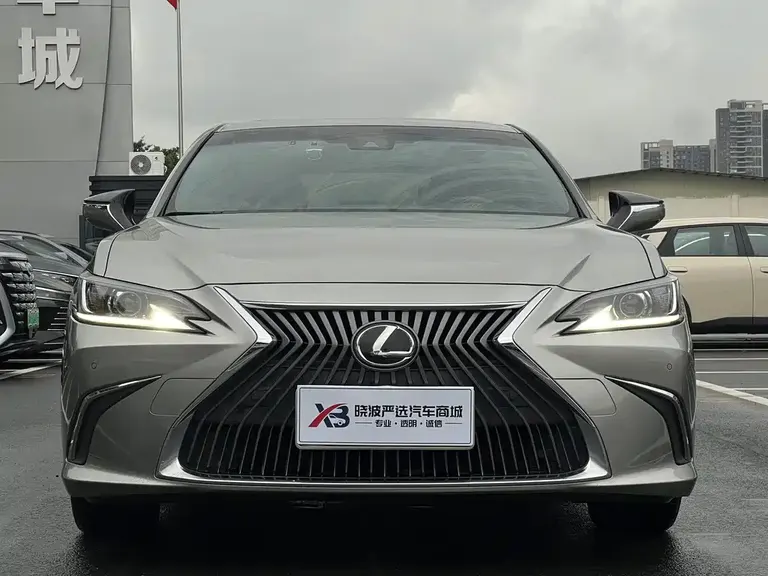 Lexus ES 200 Outstanding