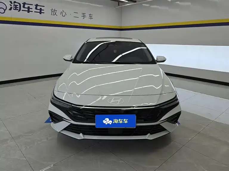 Hyundai Elantra 1.5 L CVT LUX Distinguished