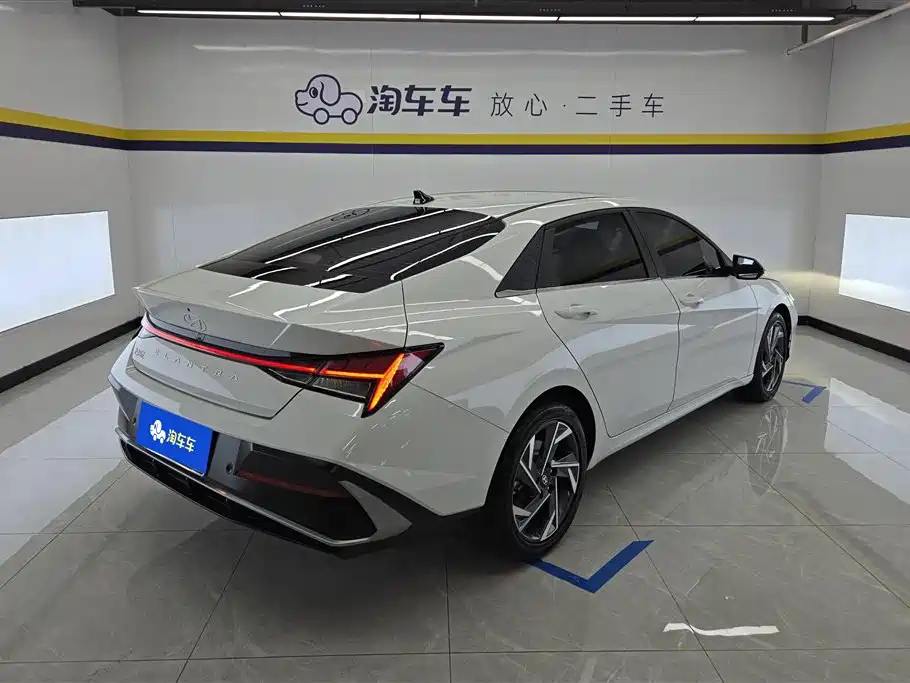 Elantra 1.5 L CVT LUX Distinguished