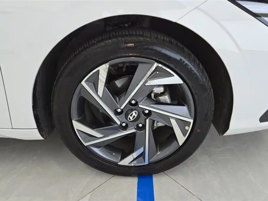 Elantra 1.5 L CVT LUX Distinguished