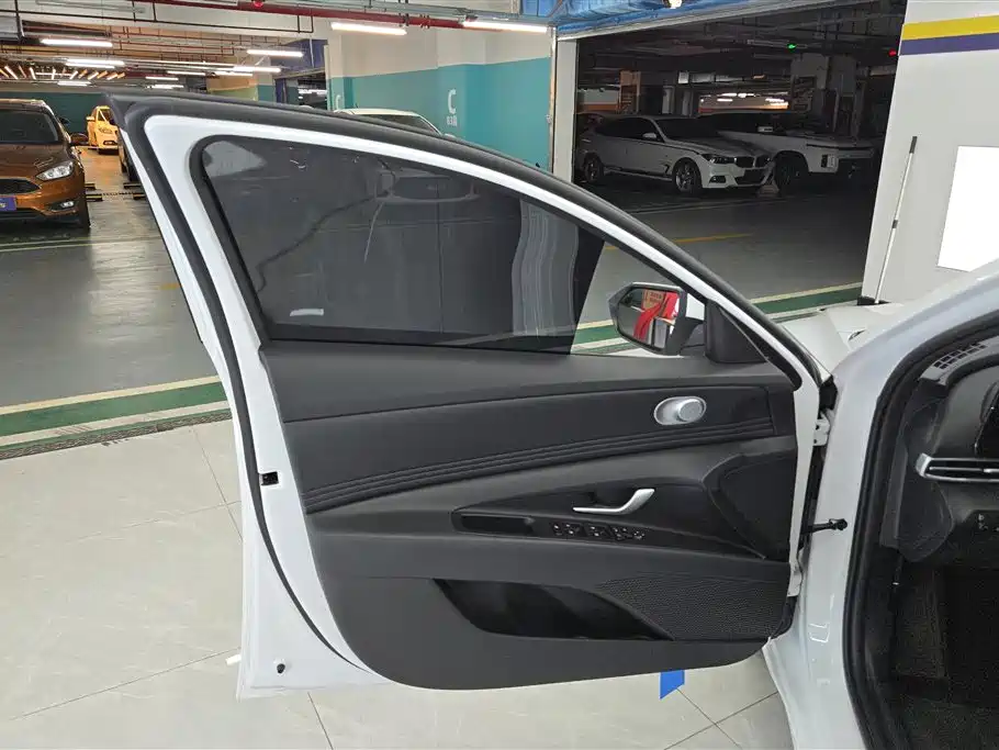 Elantra 1.5 L CVT LUX Distinguished