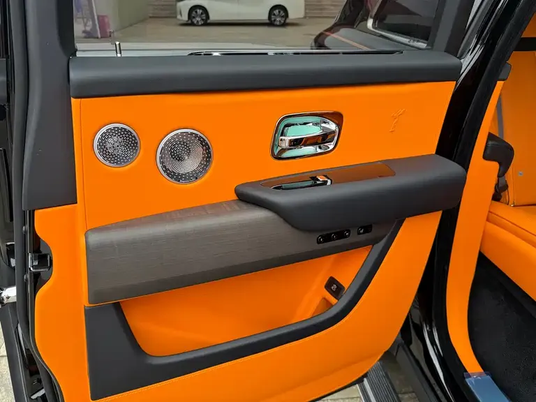 Rolls-Royce Cullinan 4-seat