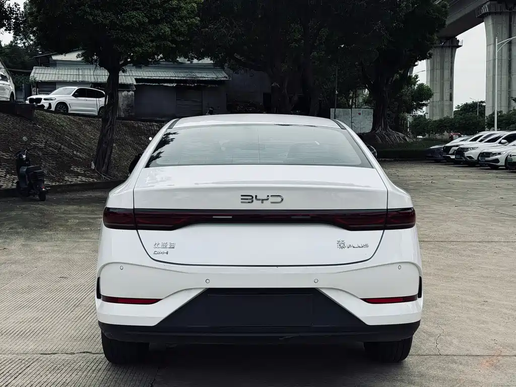 Qin PLUS DM-i Smart Drive 55 KM Leading