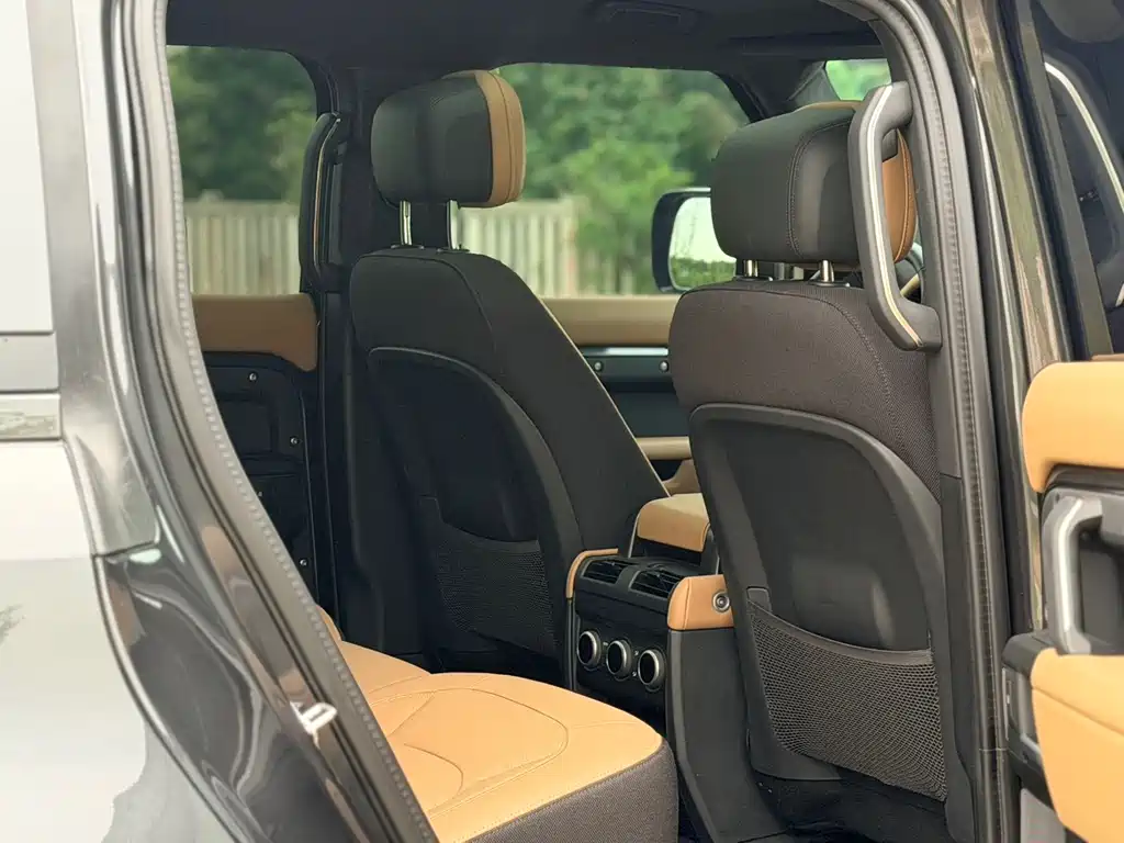 Land Rover Defender 110 3.0 T P400 X-Dynamic HSE
