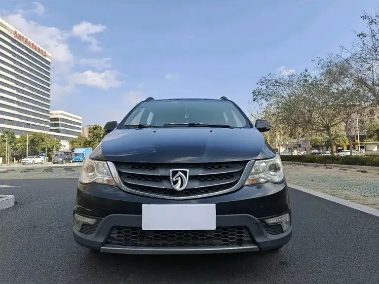 Baojun 730 宝骏730 2015款 1.8 L 手动豪华导航ESP版 7座