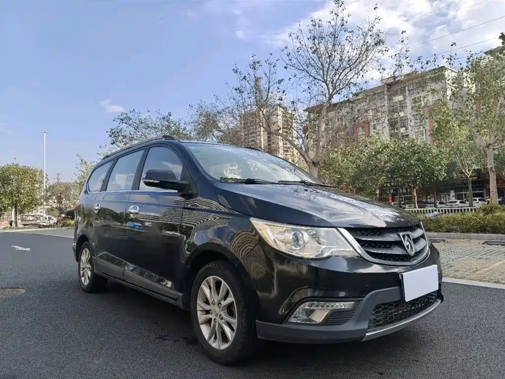 Baojun 730 宝骏730 2015款 1.8 L 手动豪华导航ESP版 7座