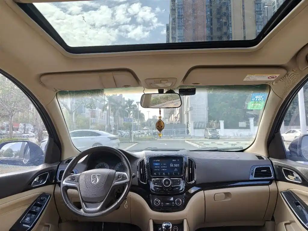 Baojun 730 宝骏730 2015款 1.8 L 手动豪华导航ESP版 7座