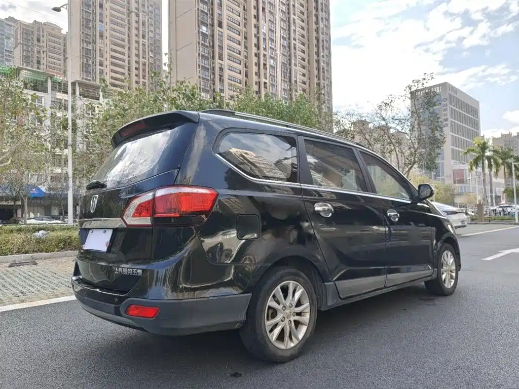 Baojun 730 宝骏730 2015款 1.8 L 手动豪华导航ESP版 7座