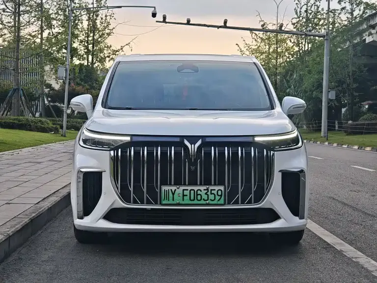 Voyah Dreamer Low Carbon Dream + Smart Drive Package