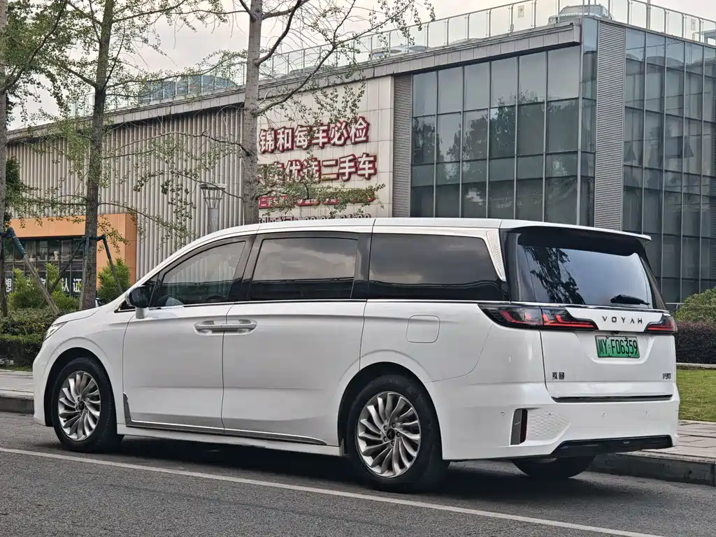 Voyah Dreamer Low Carbon Dream + Smart Drive Package