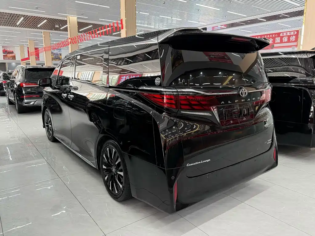 Alphard Dual Engine 2.5 L Distinguished