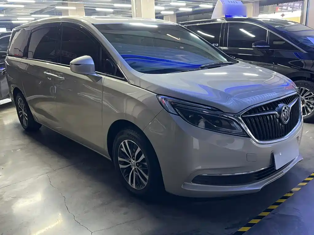 Buick GL8 ES 28 T Luxury CN-V