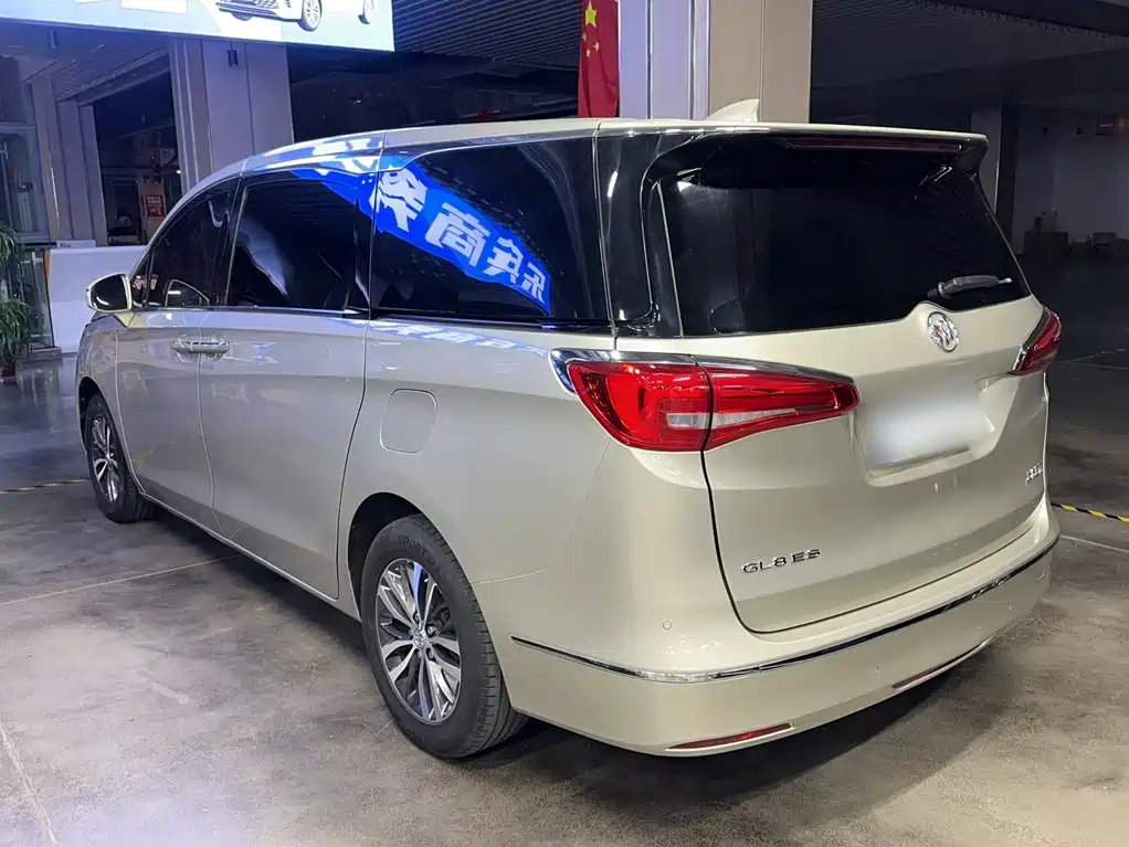 Buick GL8 ES 28 T Luxury CN-V