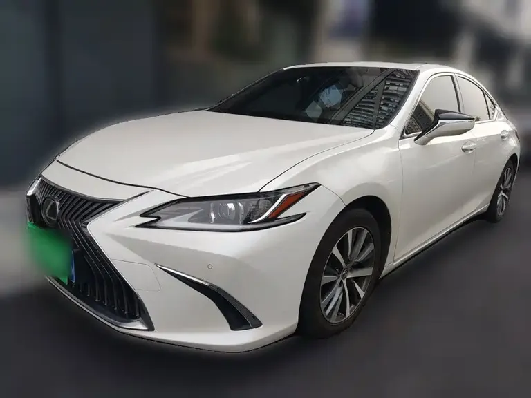 Lexus ES 200 Outstanding CN-V