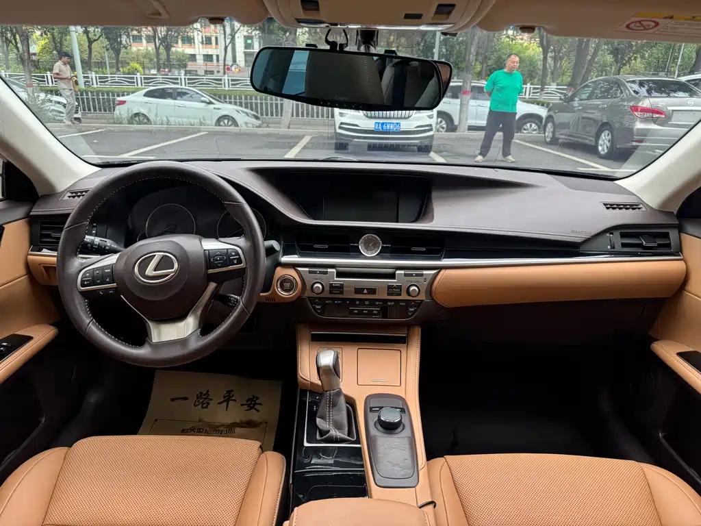 Lexus ES 200 Elite